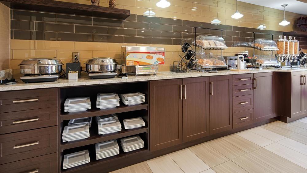 Best Western Plus Red Deer Inn & Suite Exterior foto