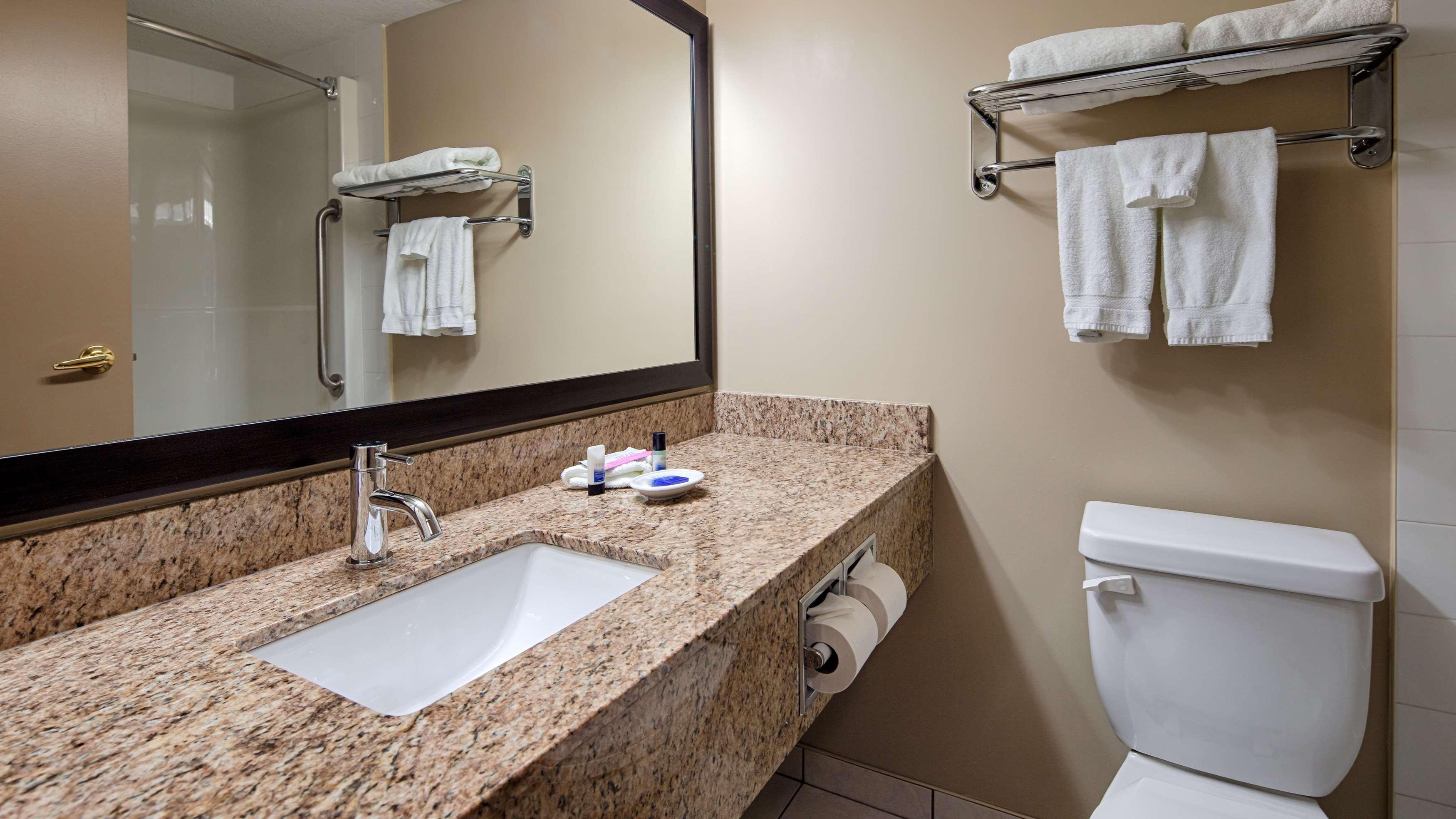 Best Western Plus Red Deer Inn & Suite Exterior foto