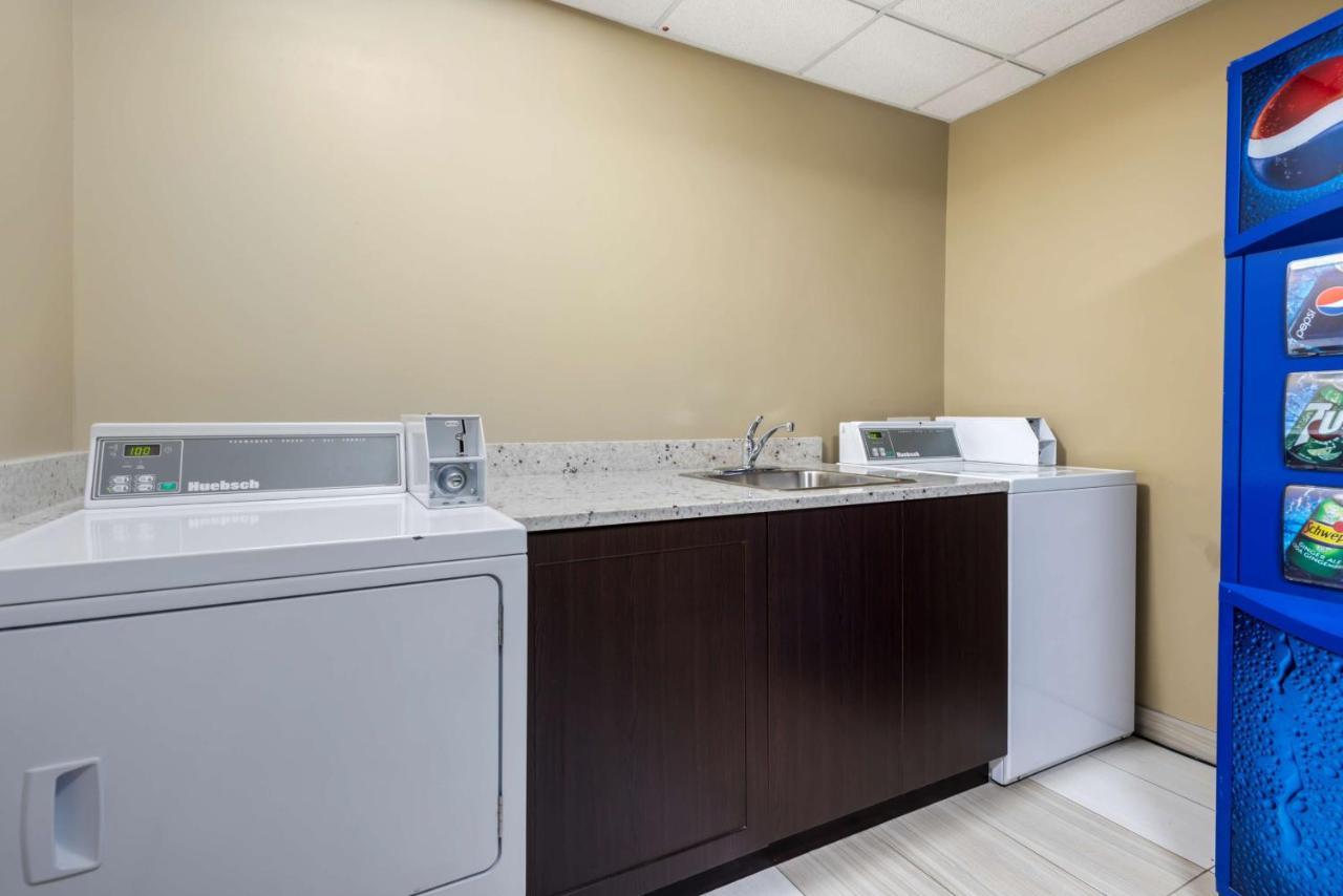 Best Western Plus Red Deer Inn & Suite Exterior foto